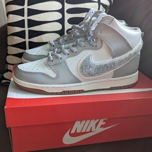 Nike Dunk Hi Retro University